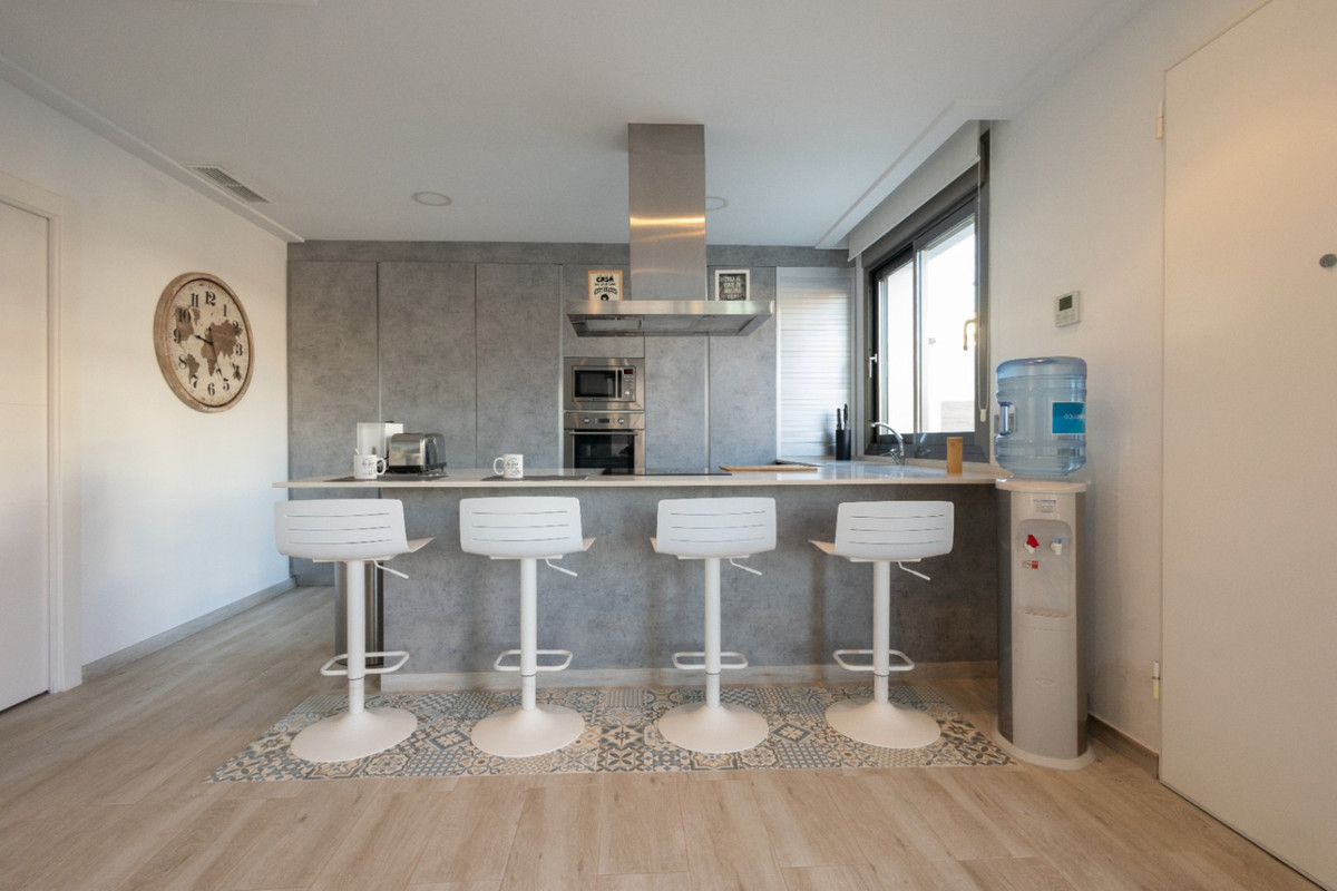 Se vende Villa - Chalet de 4 dormitorios en Costa Blanca, Alicante, España