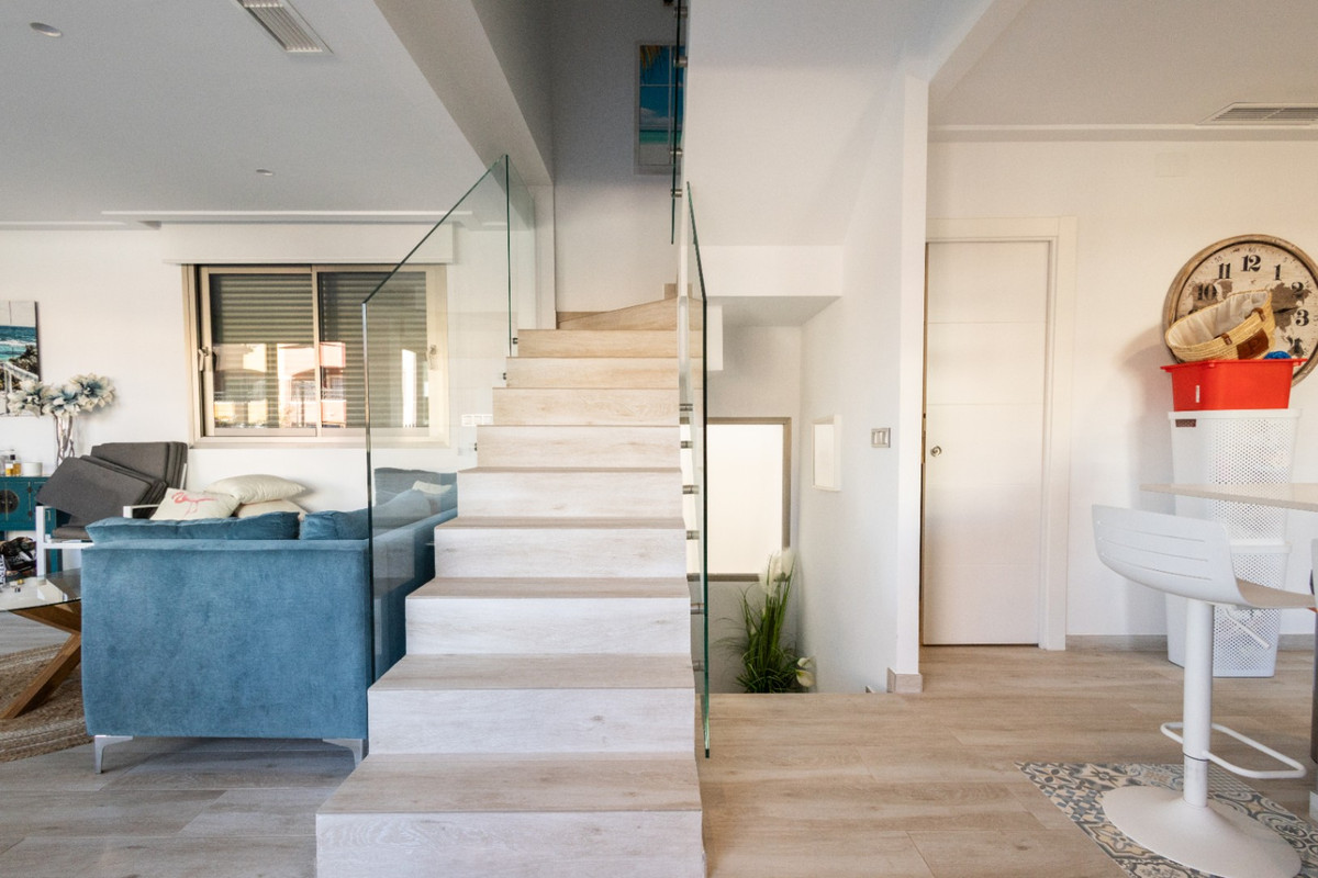 Se vende Villa - Chalet de 4 dormitorios en Costa Blanca, Alicante, España