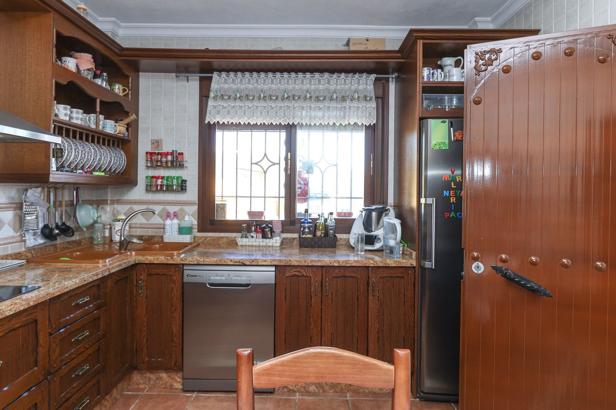 3 Bed Townhouse for sale in Monda Costa Del Sol, Málaga, Spain