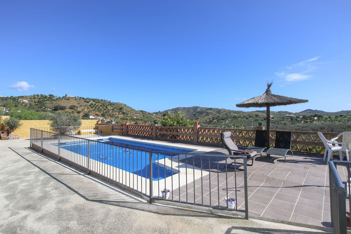 3 Bed Townhouse for sale in Monda Costa Del Sol, Málaga, Spain