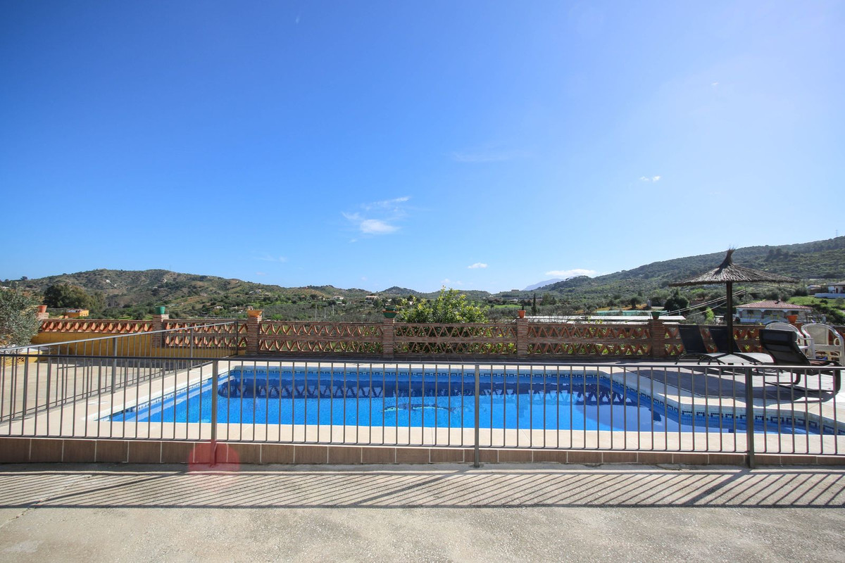 3 Bed Townhouse for sale in Monda Costa Del Sol, Málaga, Spain