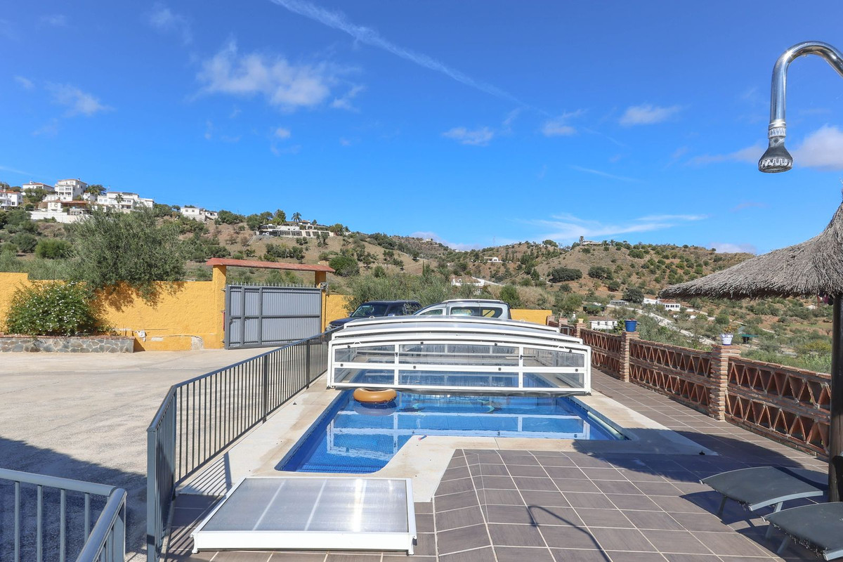 3 Bed Townhouse for sale in Monda Costa Del Sol, Málaga, Spain