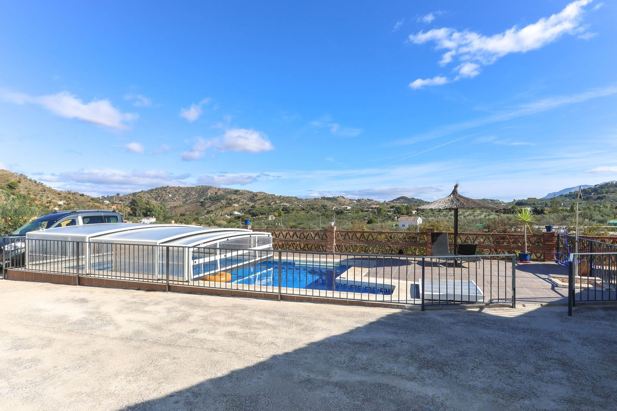 3 Bed Townhouse for sale in Monda Costa Del Sol, Málaga, Spain
