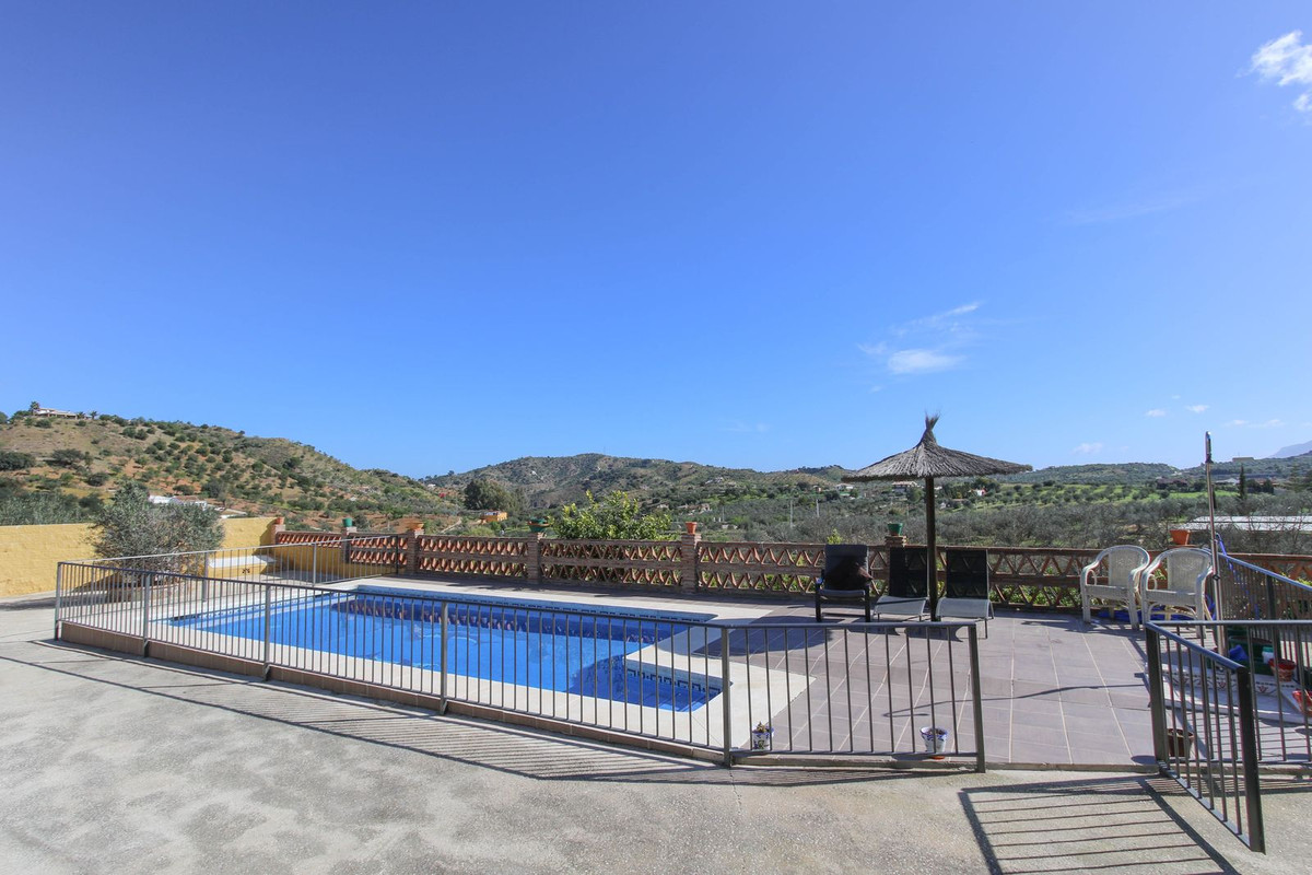 3 Bed Townhouse for sale in Monda Costa Del Sol, Málaga, Spain