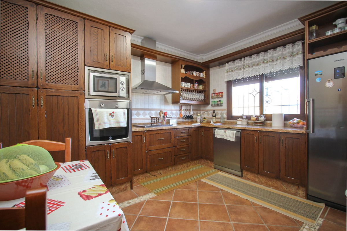 3 Bed Townhouse for sale in Monda Costa Del Sol, Málaga, Spain