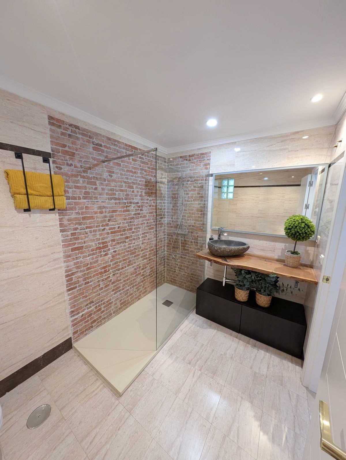 3 Bed Apartment for sale in Estepona Costa Del Sol, Málaga, Spain