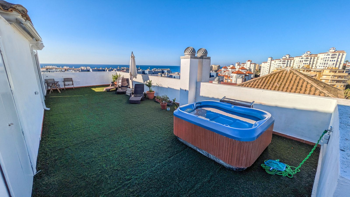 3 Bed Apartment for sale in Estepona Costa Del Sol, Málaga, Spain