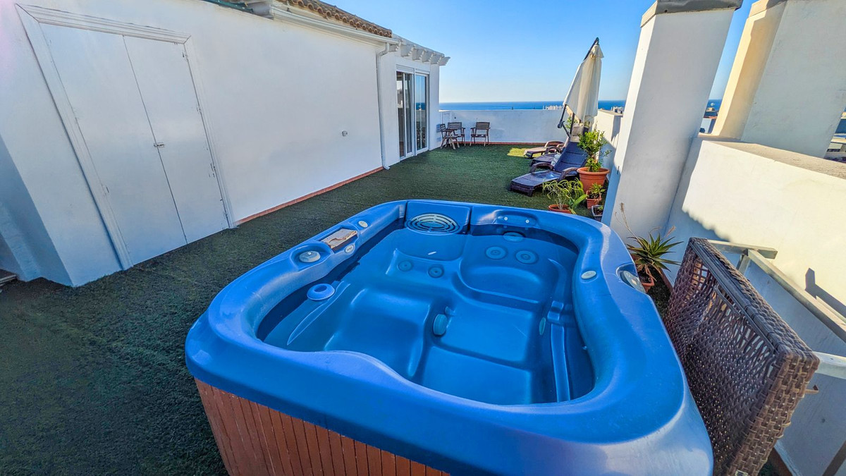 3 Bed Apartment for sale in Estepona Costa Del Sol, Málaga, Spain