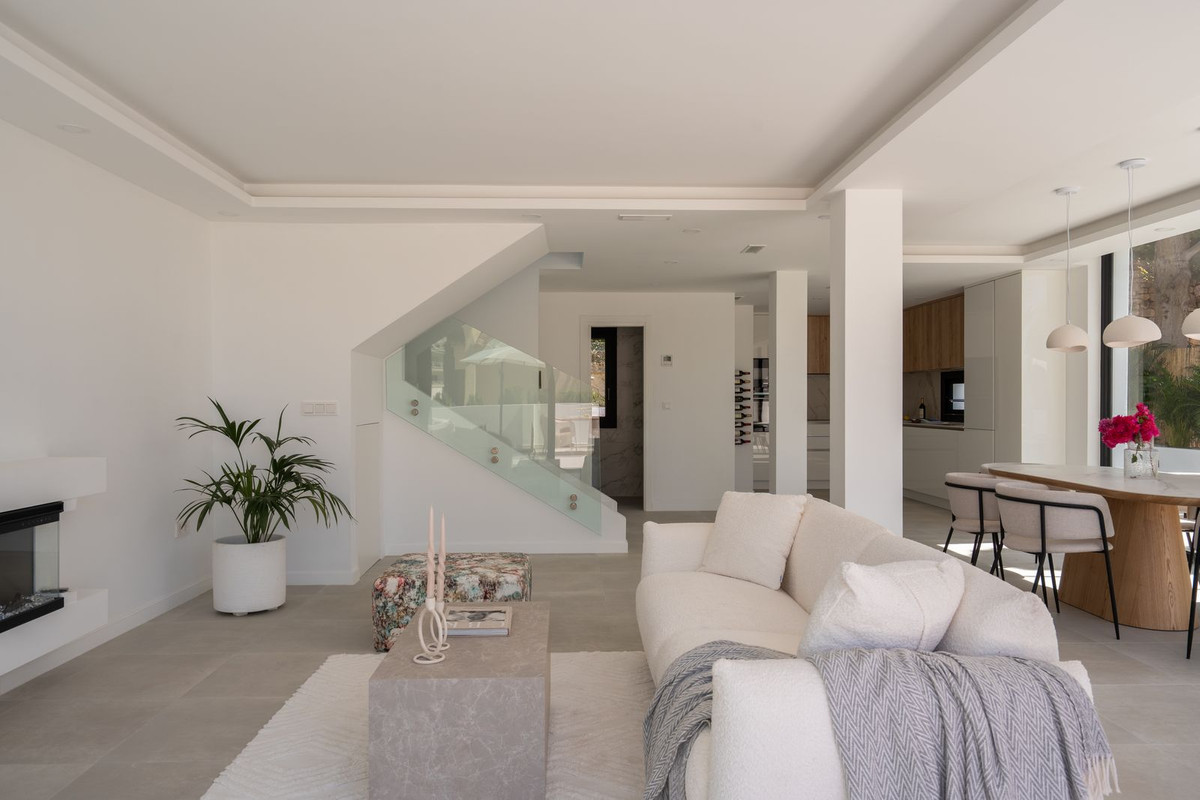3 Bed Townhouse for sale in Nueva Andalucía Costa Del Sol, Málaga, Spain