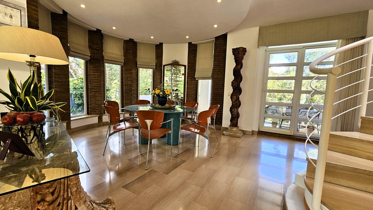Se vende Villa - Chalet de 5 dormitorios en Costa Del Sol, Cadiz, España
