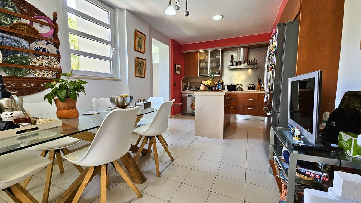 Se vende Villa - Chalet de 5 dormitorios en Costa Del Sol, Cadiz, España