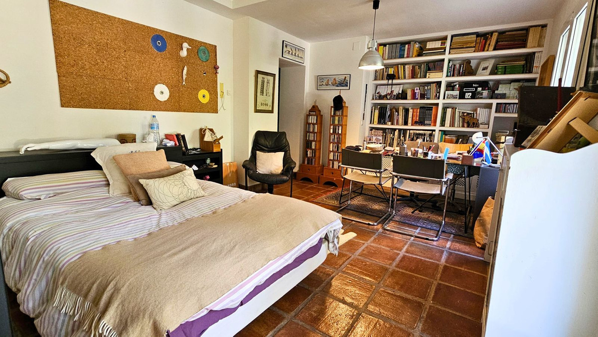 Se vende Villa - Chalet de 5 dormitorios en Costa Del Sol, Cadiz, España