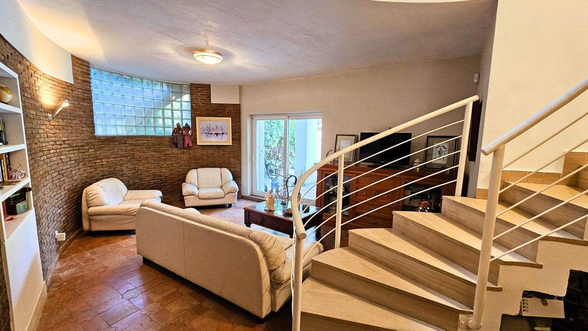 Se vende Villa - Chalet de 5 dormitorios en Costa Del Sol, Cadiz, España
