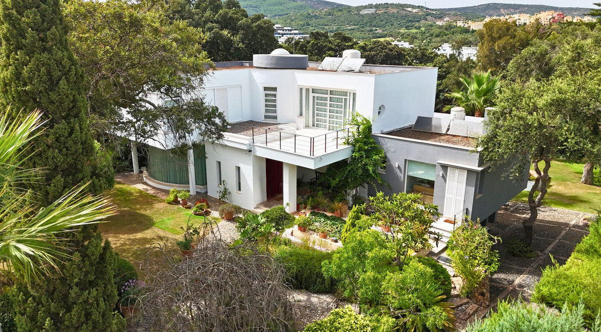 Se vende Villa - Chalet de 5 dormitorios en Costa Del Sol, Cadiz, España