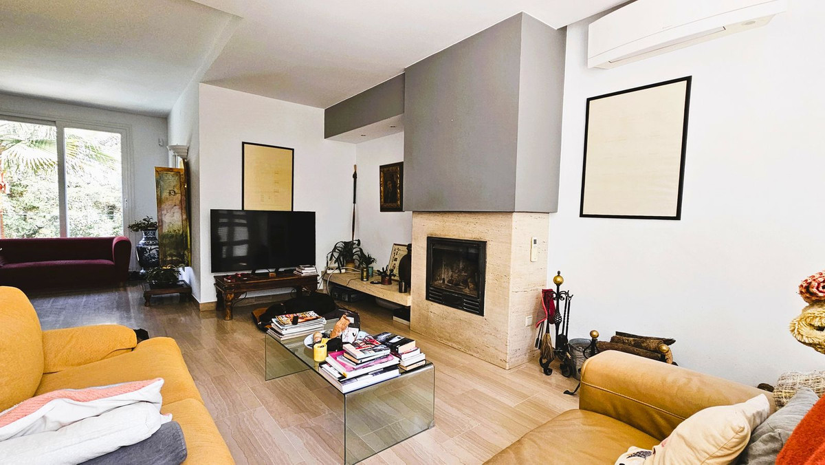 Se vende Villa - Chalet de 5 dormitorios en Costa Del Sol, Cadiz, España