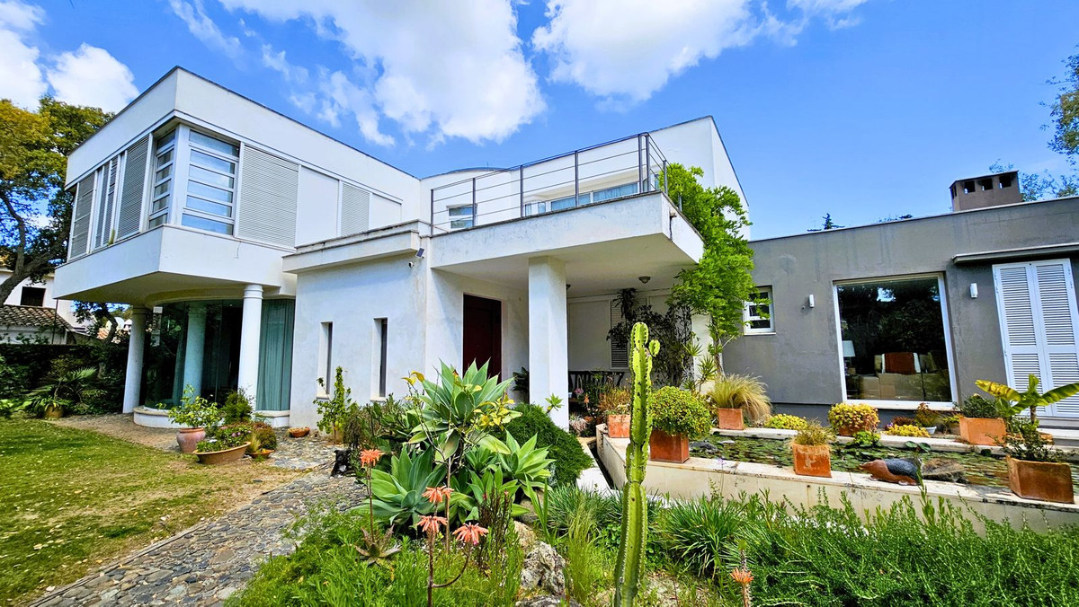 Se vende Villa - Chalet de 5 dormitorios en Costa Del Sol, Cadiz, España