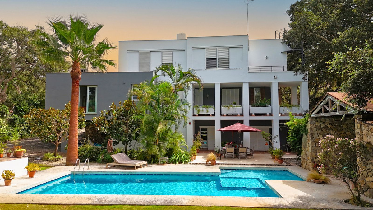 Se vende Villa - Chalet de 5 dormitorios en Costa Del Sol, Cadiz, España