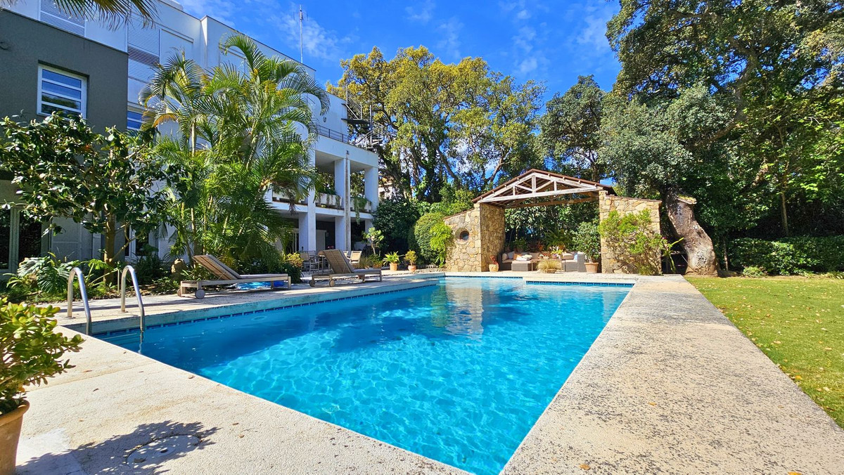 Se vende Villa - Chalet de 5 dormitorios en Costa Del Sol, Cadiz, España