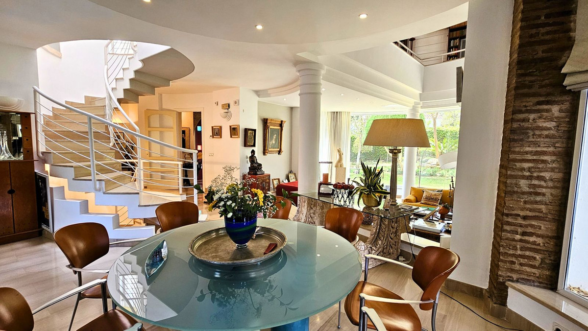 Se vende Villa - Chalet de 5 dormitorios en Costa Del Sol, Cadiz, España