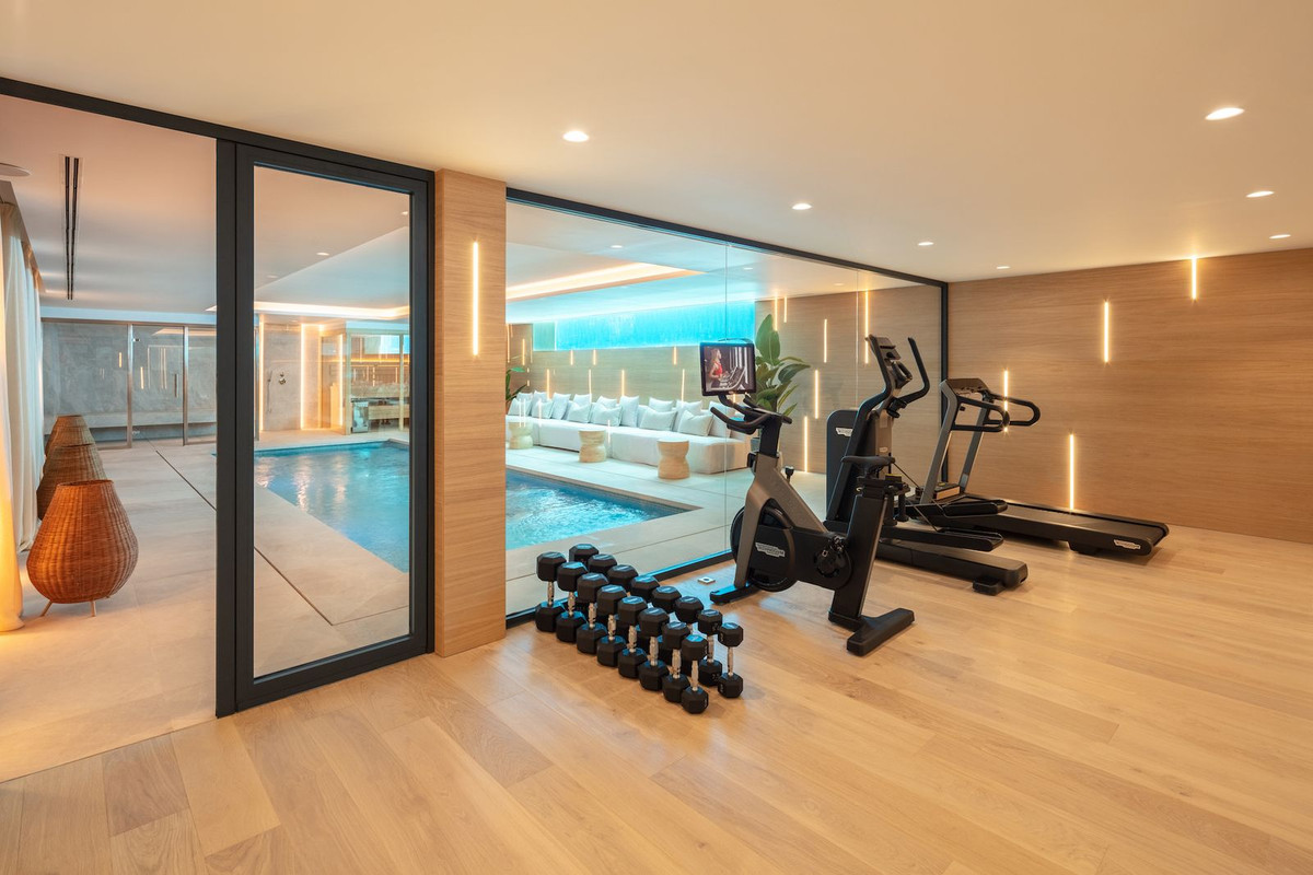 Se vende Villa - Chalet de 6 dormitorios en Costa Del Sol, Málaga, España