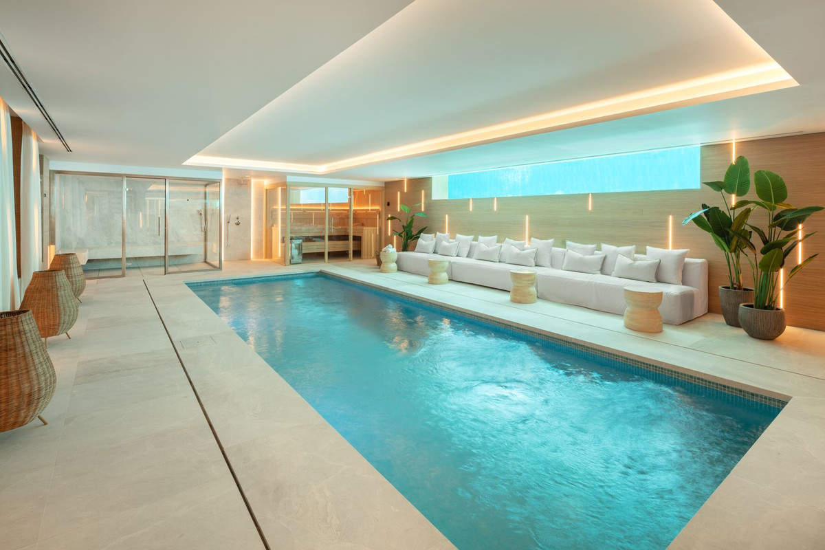 Se vende Villa - Chalet de 6 dormitorios en Costa Del Sol, Málaga, España