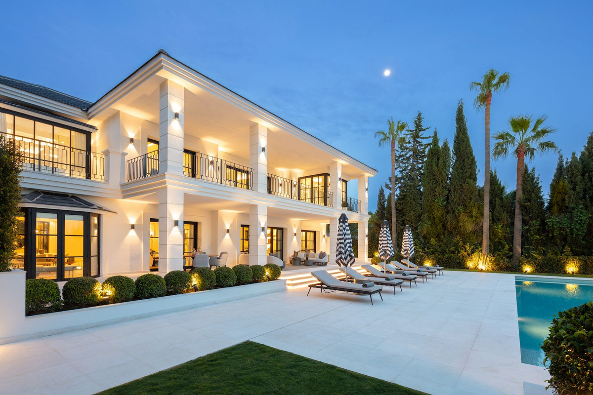 Se vende Villa - Chalet de 6 dormitorios en Costa Del Sol, Málaga, España