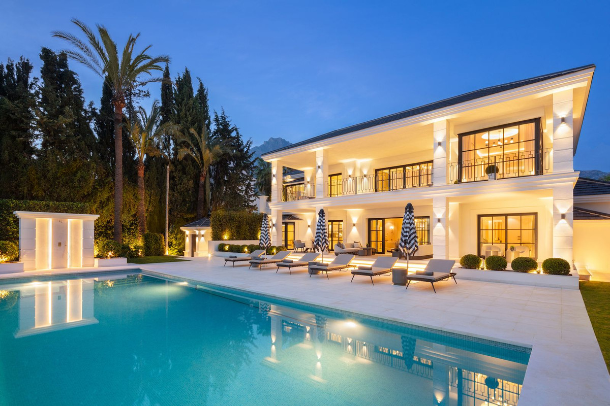 Se vende Villa - Chalet de 6 dormitorios en Costa Del Sol, Málaga, España