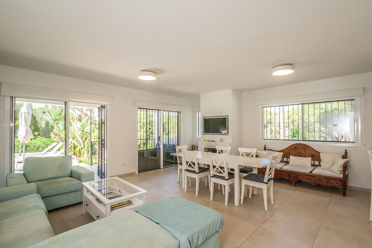 Se vende Villa - Chalet de 5 dormitorios en Costa Del Sol, Málaga, España