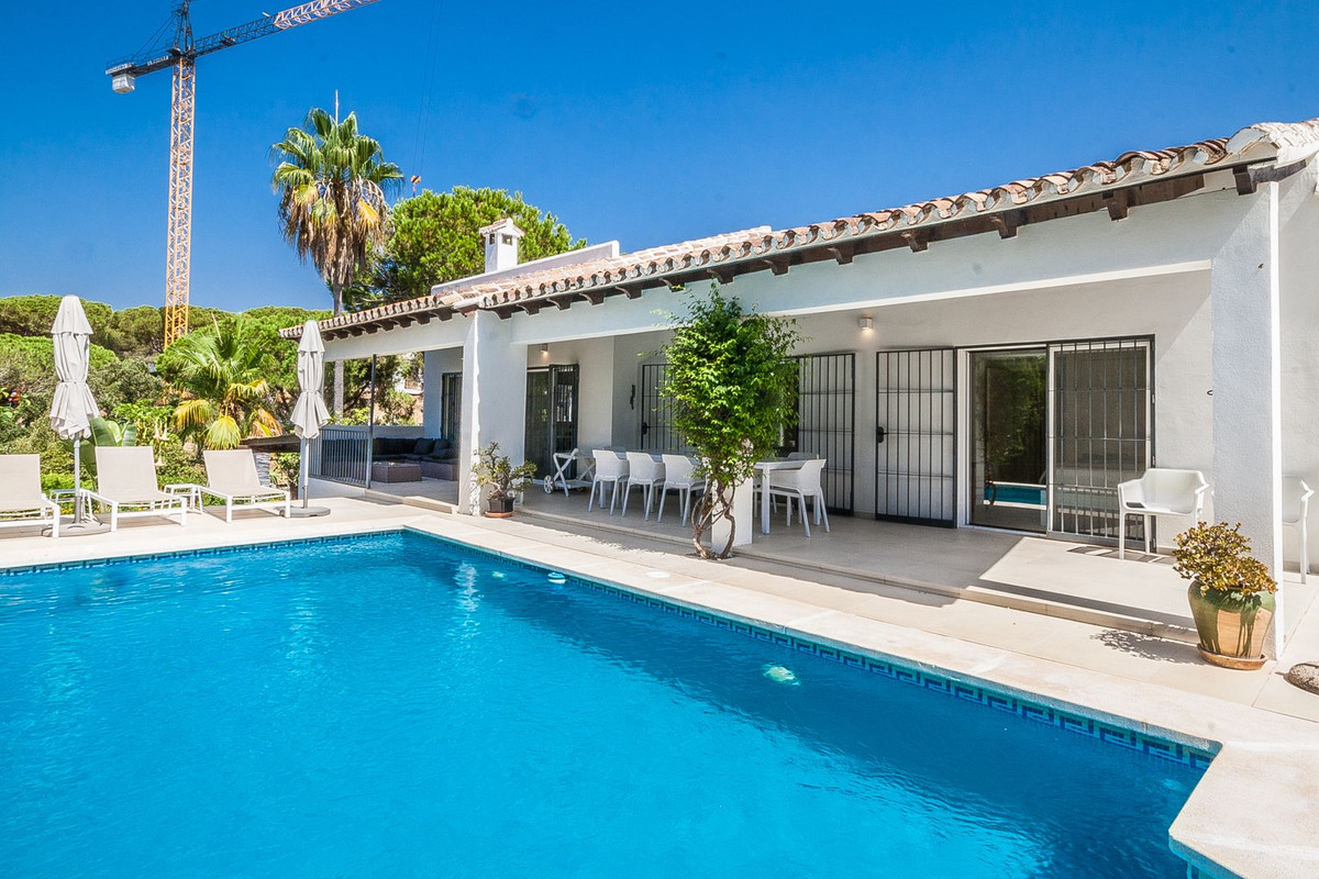Se vende Villa - Chalet de 5 dormitorios en Costa Del Sol, Málaga, España