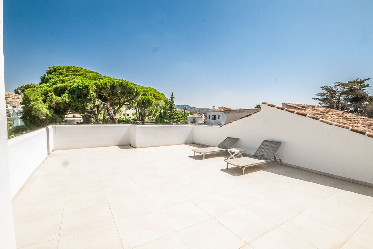 Se vende Villa - Chalet de 5 dormitorios en Costa Del Sol, Málaga, España