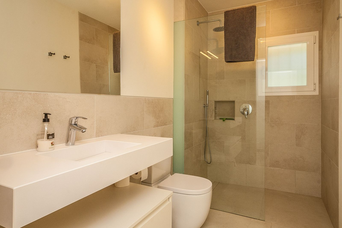 Se vende Villa - Chalet de 5 dormitorios en Costa Del Sol, Málaga, España