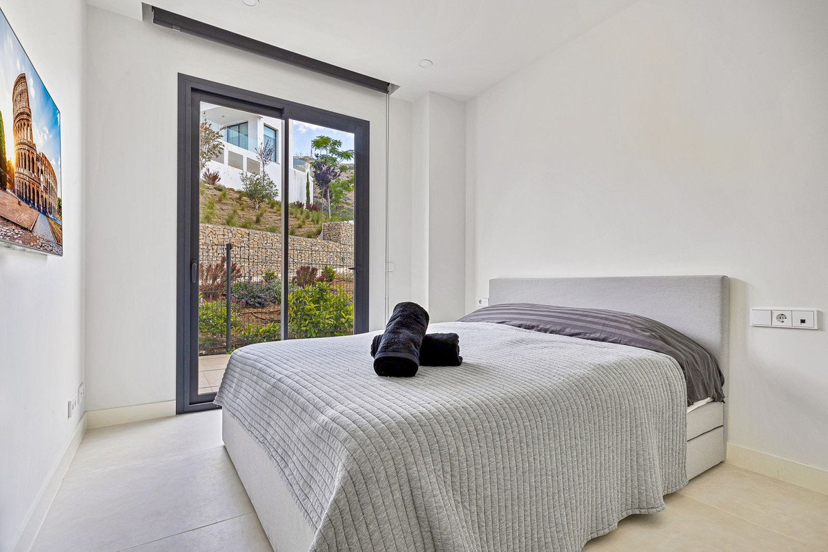 3 Bed Apartment for sale in Fuengirola Costa Del Sol, Málaga, Spain