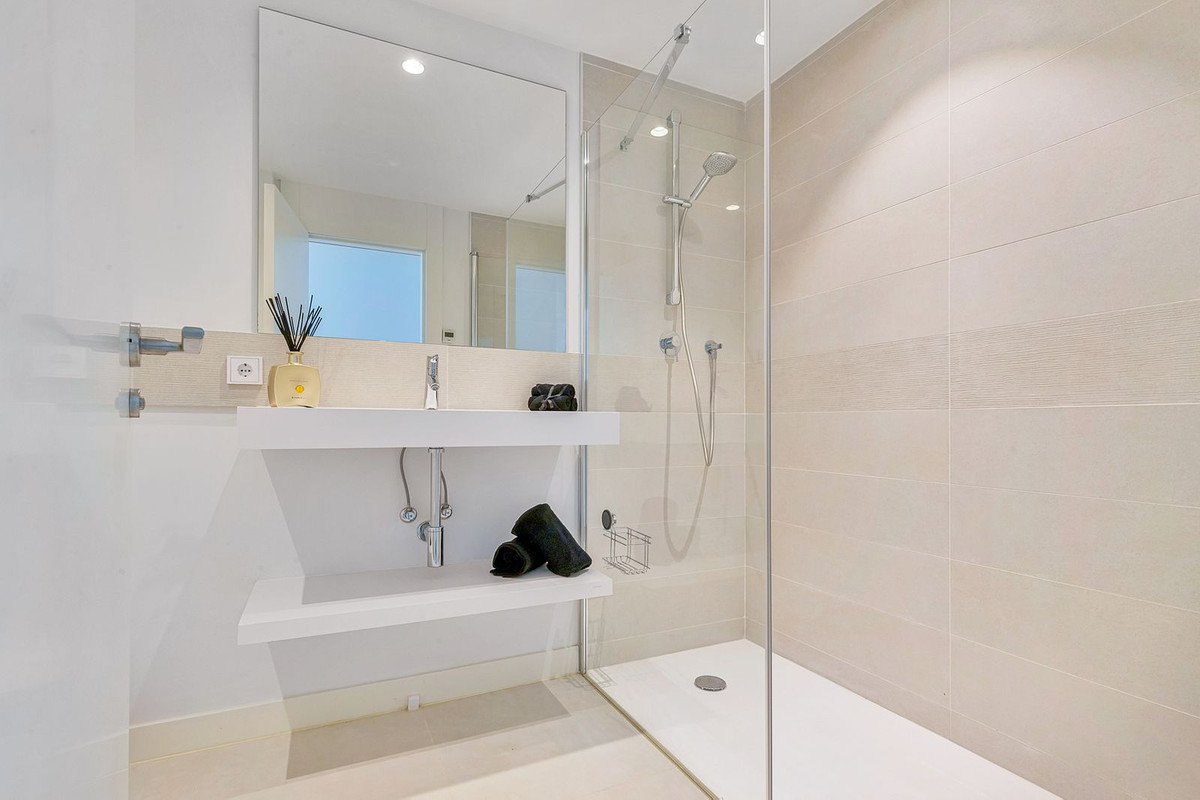 3 Bed Apartment for sale in Fuengirola Costa Del Sol, Málaga, Spain