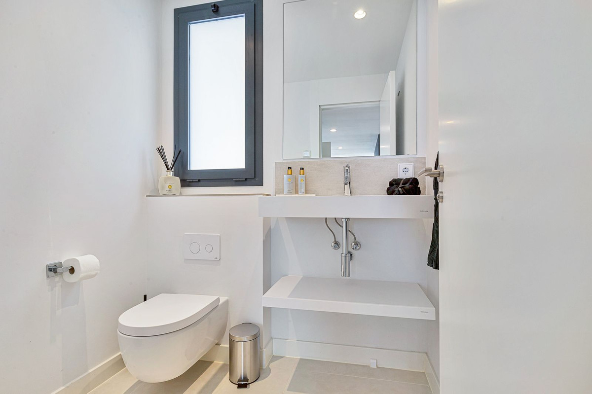 3 Bed Apartment for sale in Fuengirola Costa Del Sol, Málaga, Spain