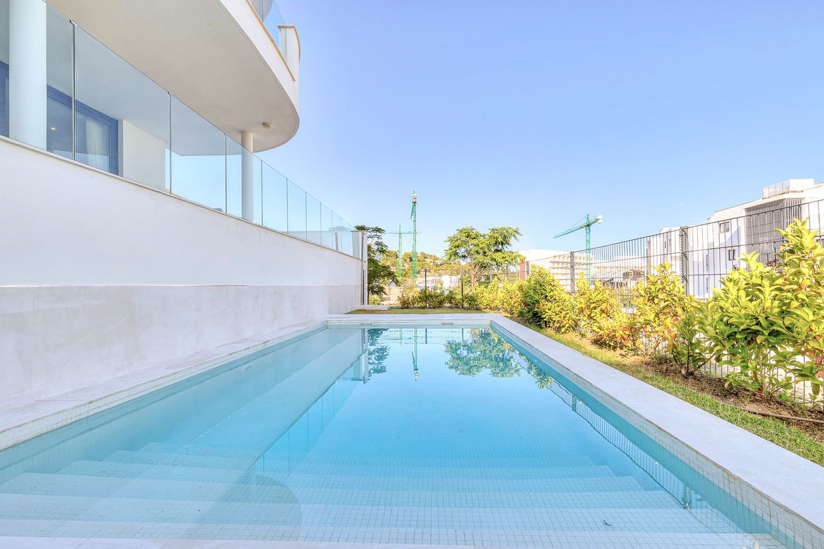3 Bed Apartment for sale in Fuengirola Costa Del Sol, Málaga, Spain