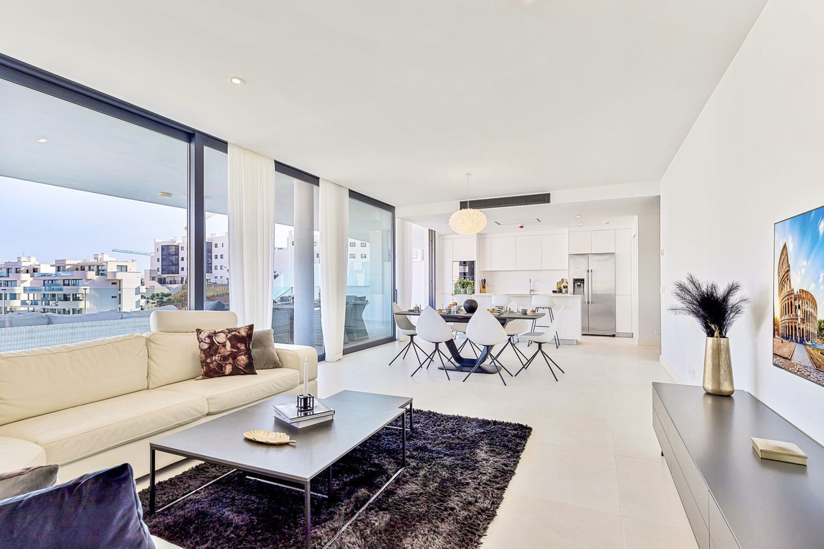 3 Bed Apartment for sale in Fuengirola Costa Del Sol, Málaga, Spain