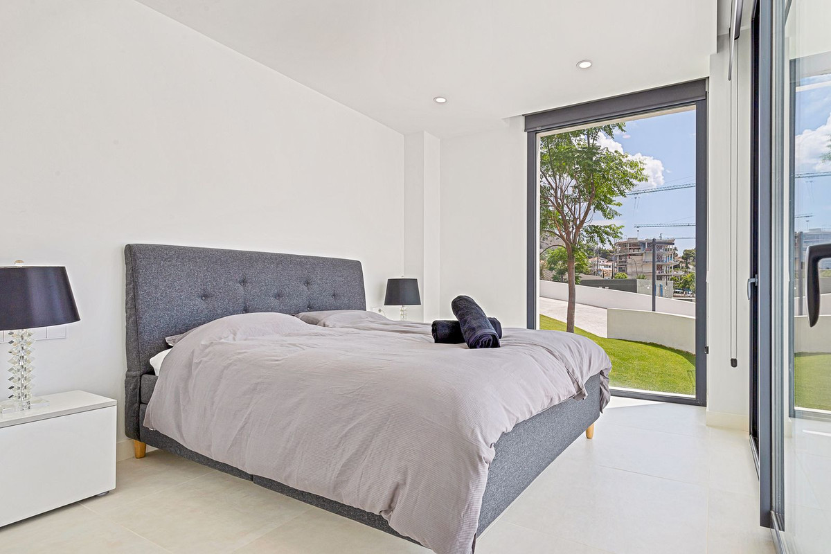 3 Bed Apartment for sale in Fuengirola Costa Del Sol, Málaga, Spain