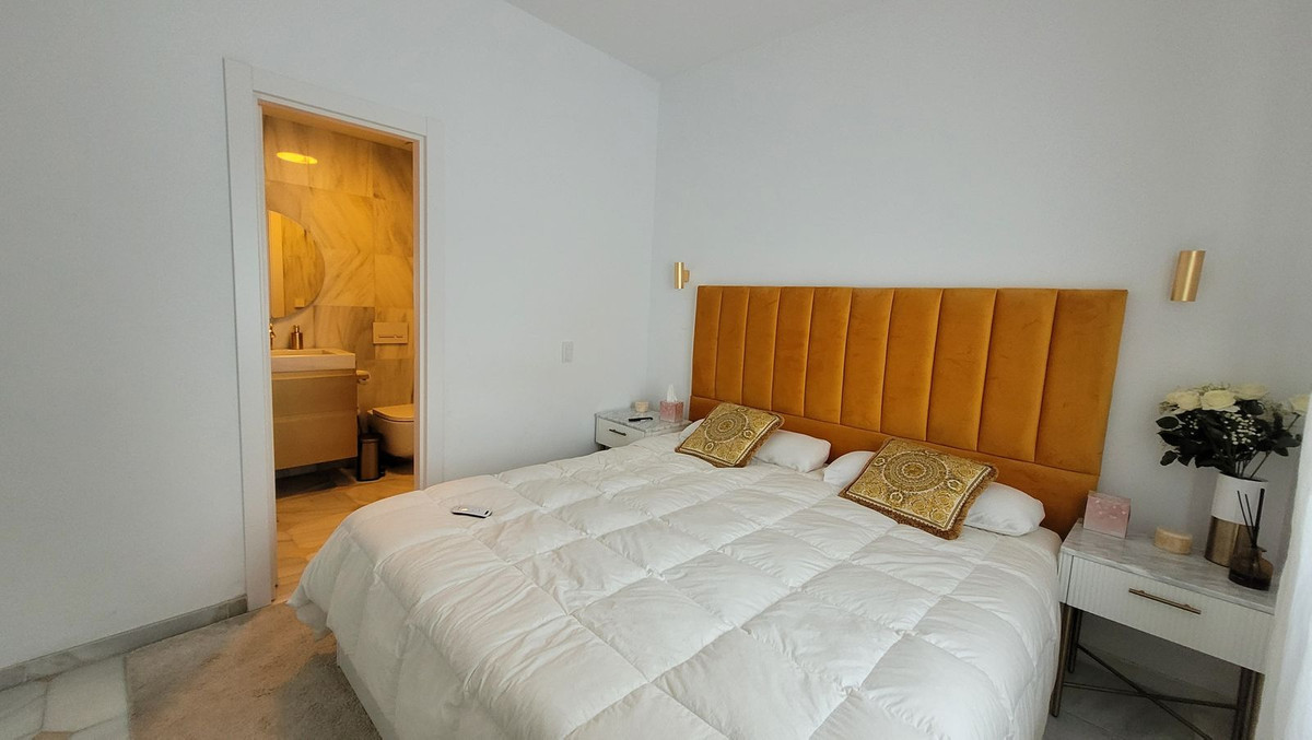 2 Bed Apartment for sale in Puerto Banús Costa Del Sol, Málaga, Spain