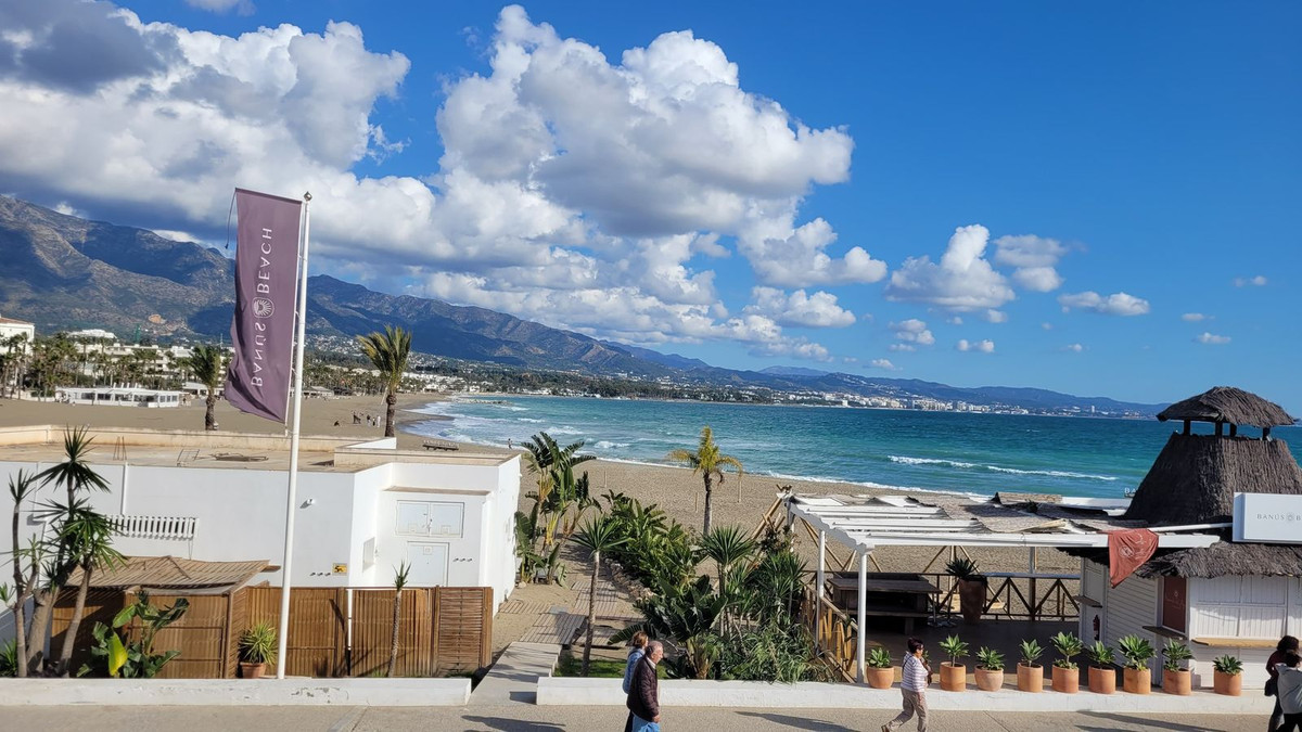 2 Bed Apartment for sale in Puerto Banús Costa Del Sol, Málaga, Spain