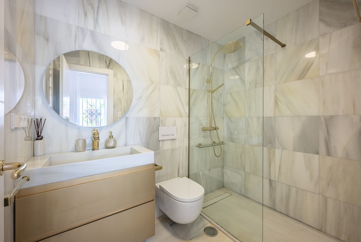 2 Bed Apartment for sale in Puerto Banús Costa Del Sol, Málaga, Spain