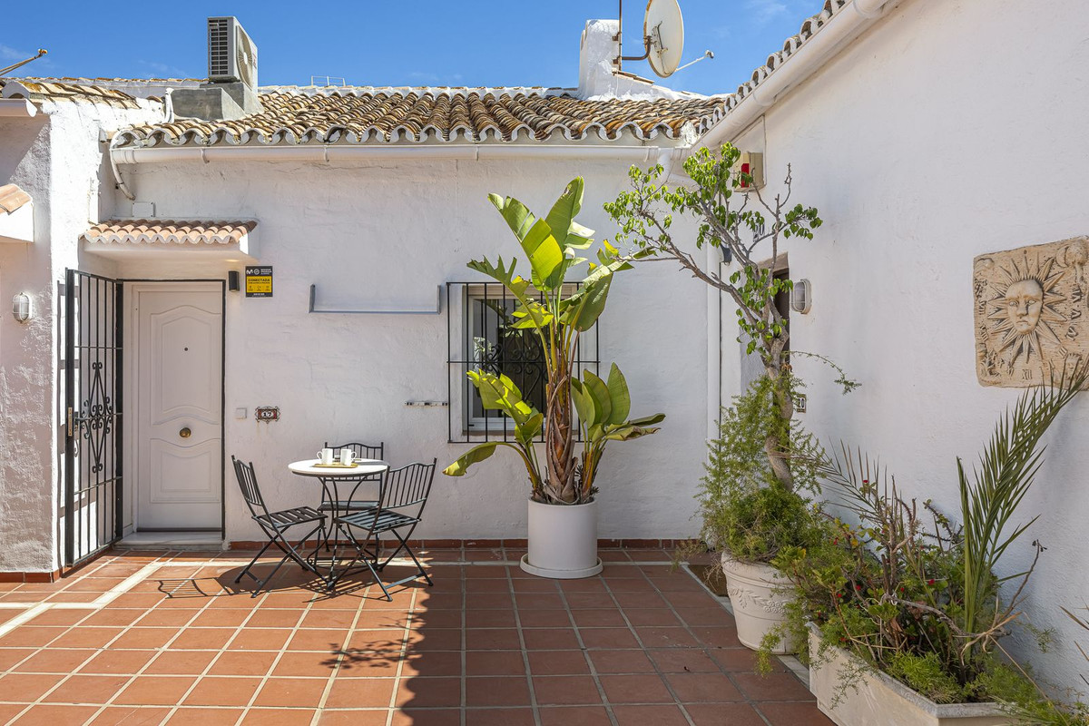 2 Bed Apartment for sale in Puerto Banús Costa Del Sol, Málaga, Spain