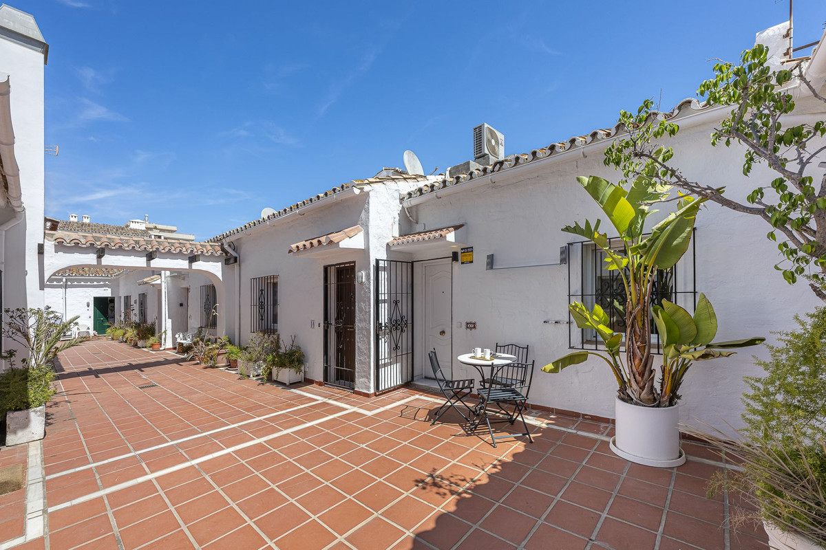 2 Bed Apartment for sale in Puerto Banús Costa Del Sol, Málaga, Spain