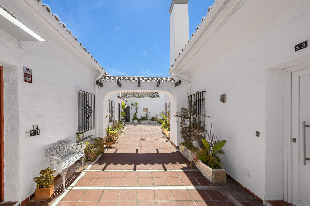 2 Bed Apartment for sale in Puerto Banús Costa Del Sol, Málaga, Spain