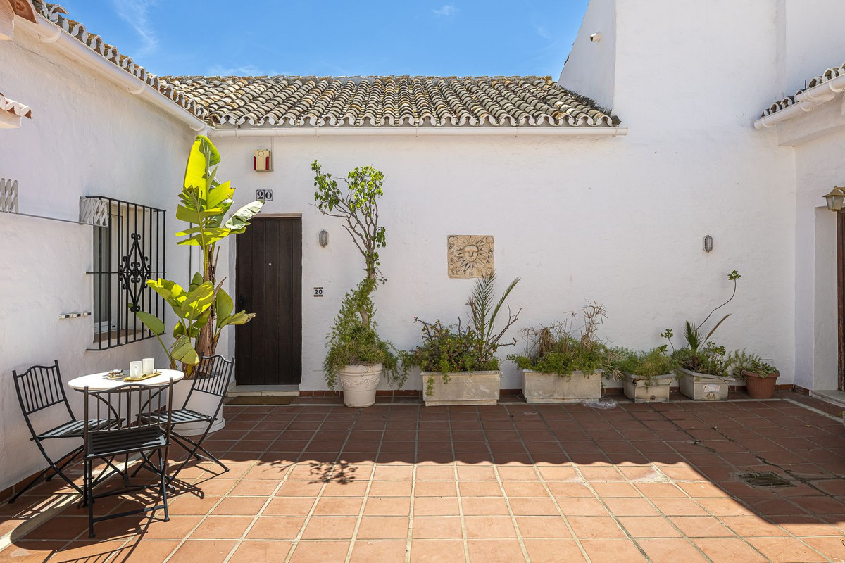 2 Bed Apartment for sale in Puerto Banús Costa Del Sol, Málaga, Spain