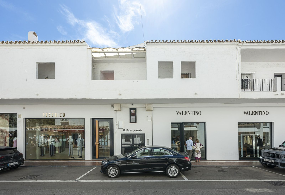 2 Bed Apartment for sale in Puerto Banús Costa Del Sol, Málaga, Spain