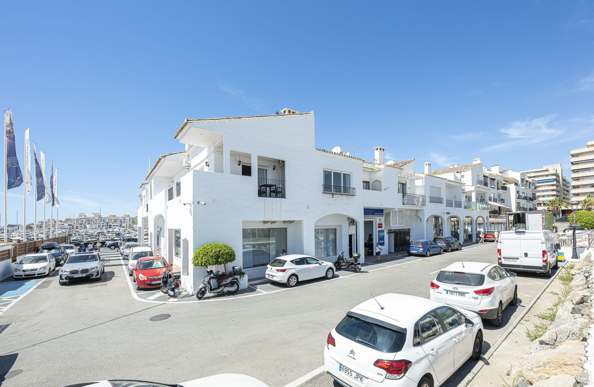 2 Bed Apartment for sale in Puerto Banús Costa Del Sol, Málaga, Spain