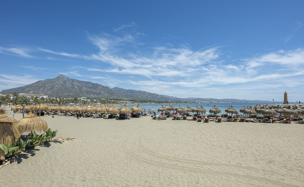 2 Bed Apartment for sale in Puerto Banús Costa Del Sol, Málaga, Spain