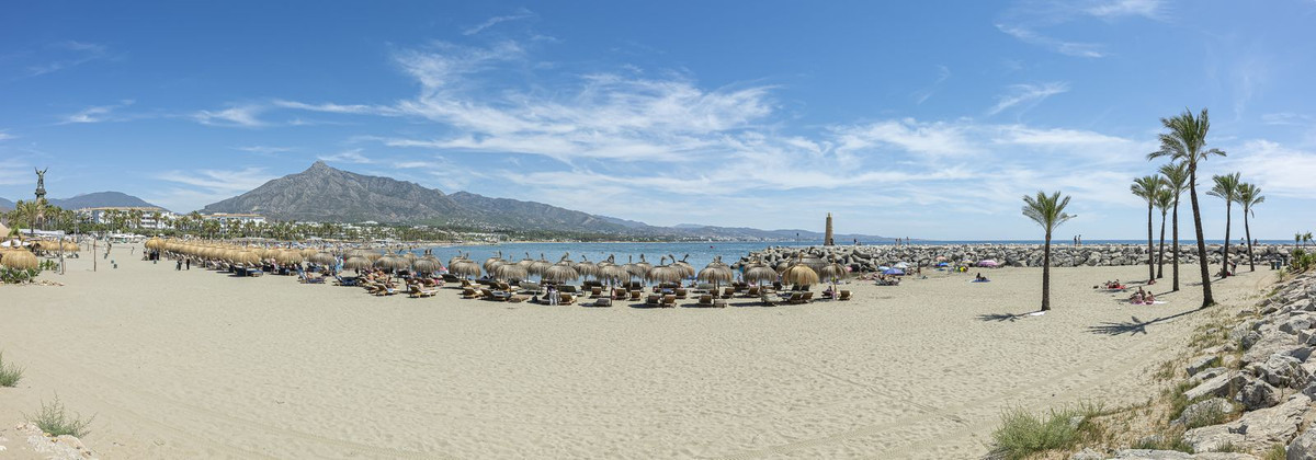 2 Bed Apartment for sale in Puerto Banús Costa Del Sol, Málaga, Spain
