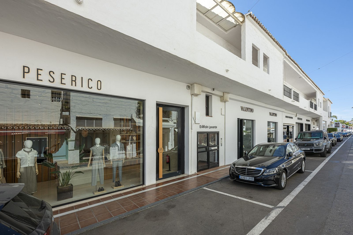 2 Bed Apartment for sale in Puerto Banús Costa Del Sol, Málaga, Spain