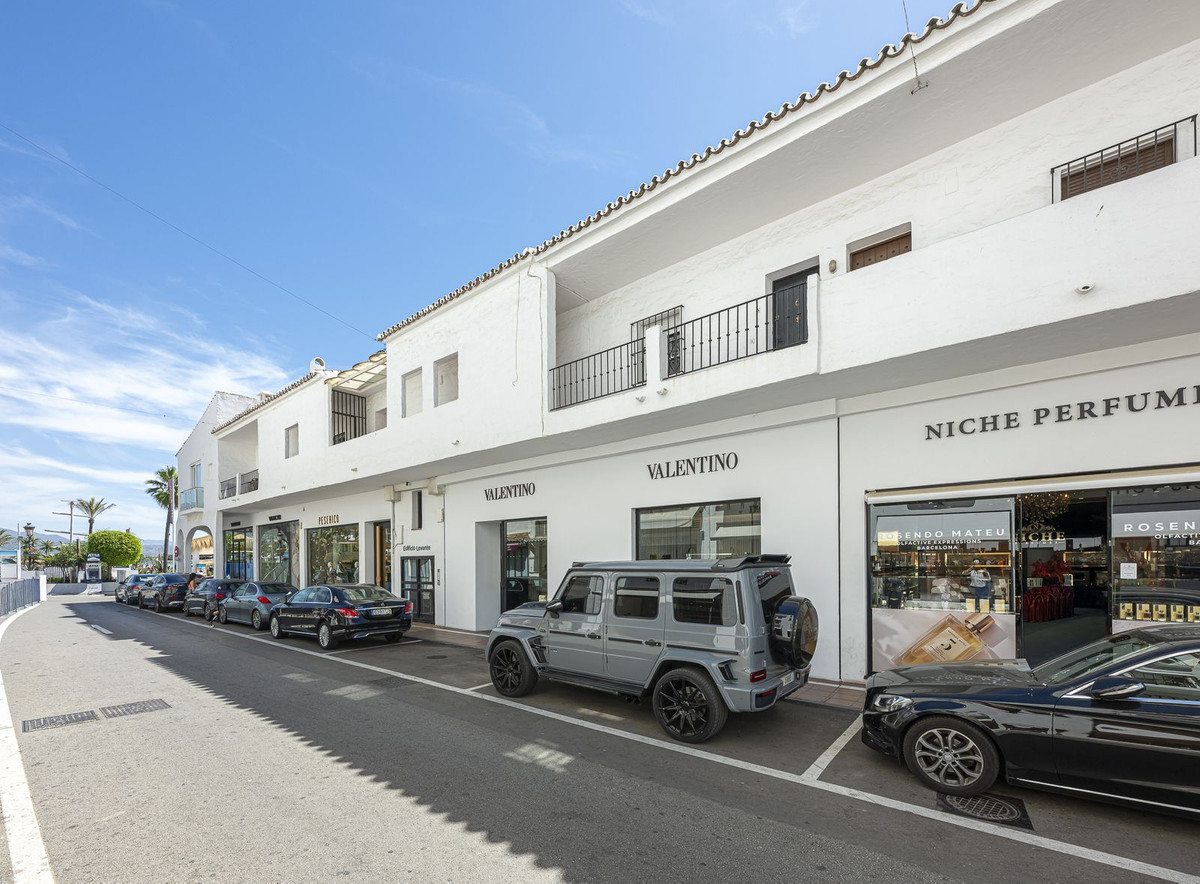 2 Bed Apartment for sale in Puerto Banús Costa Del Sol, Málaga, Spain